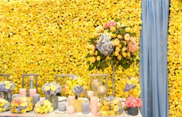 many-bouquets-table-exhibition_266732-24054